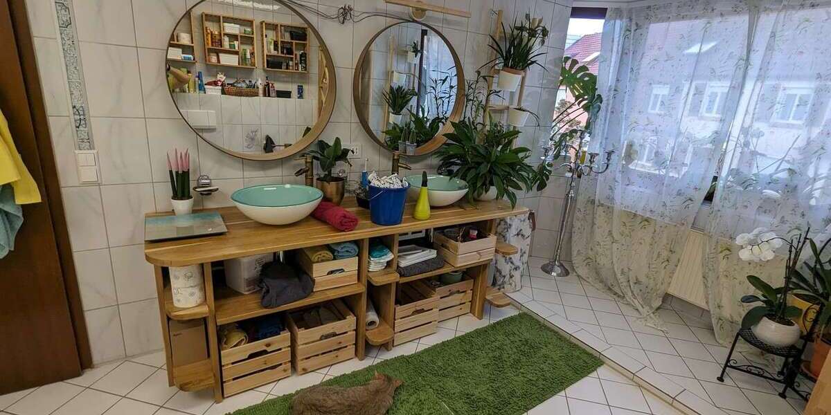 Etagenwohnung Pforzheim Rotplatte - 4 Zimmer, 145 m&sup2;, 1.250&euro; | Angebot:26788962