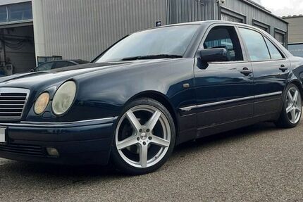 Mercedes E 230