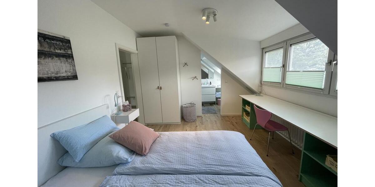 Möblierte Maisonettewohnung mit zwei Schlafzimmern, zwei Bädern und WG-Eignung in Karlsruhe 3 zimmer