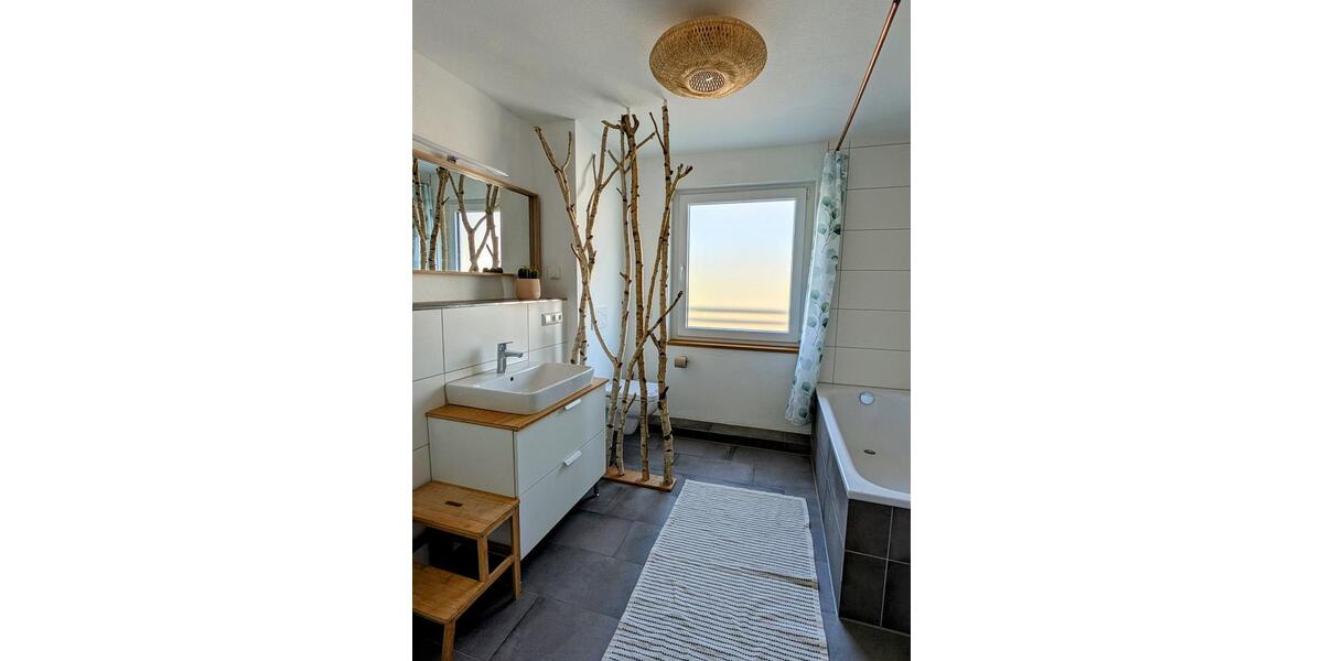 „Raus ins Grüne“ und trotzdem zentral?! Modernes, neuwertiges RMH 6 zimmer