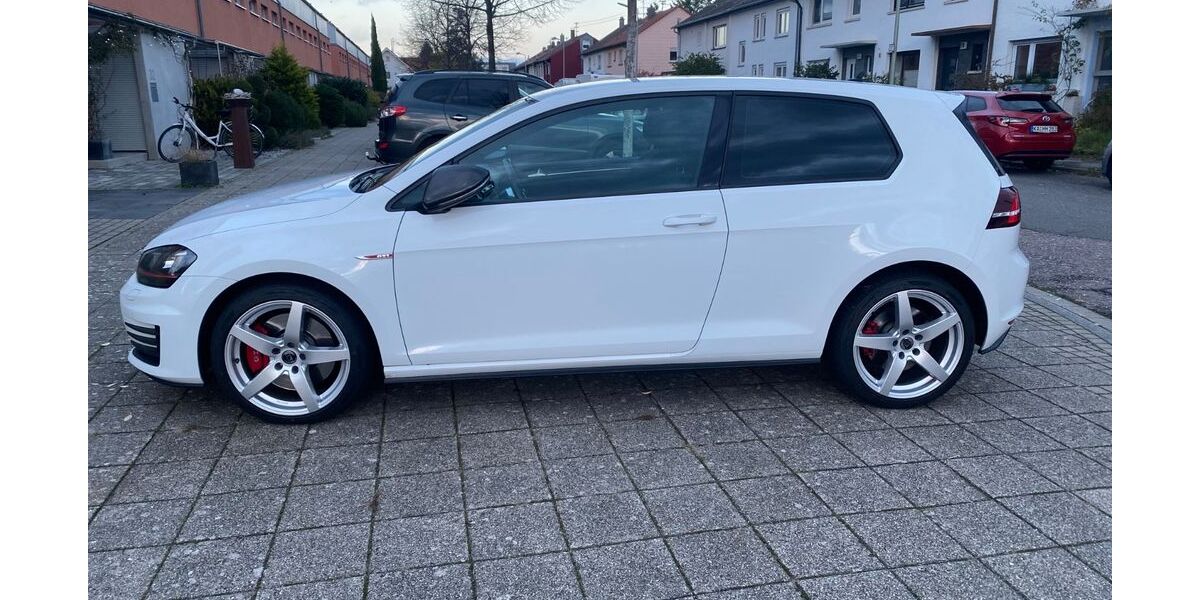 VW Golf 158.000 km 14.600 &euro; Karlsruhe 76189