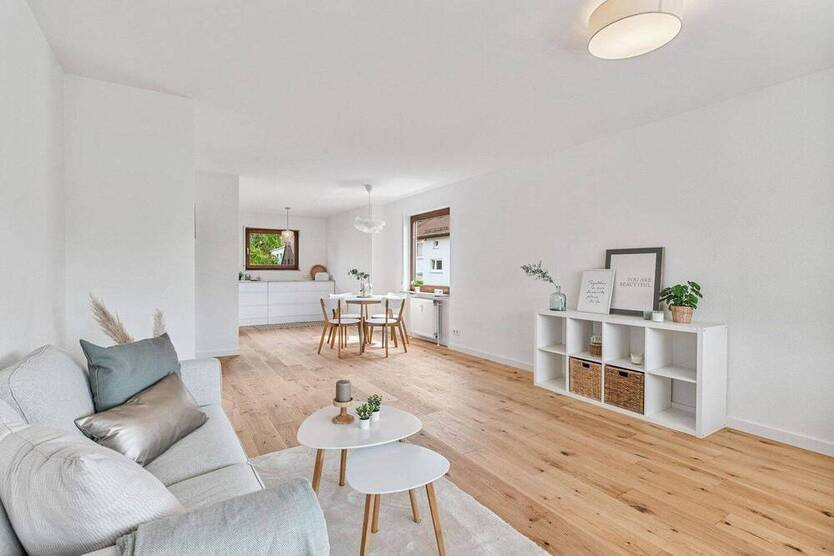 sofort verfügbar: neu renovierte 3 Zimmer mit Südbalkon