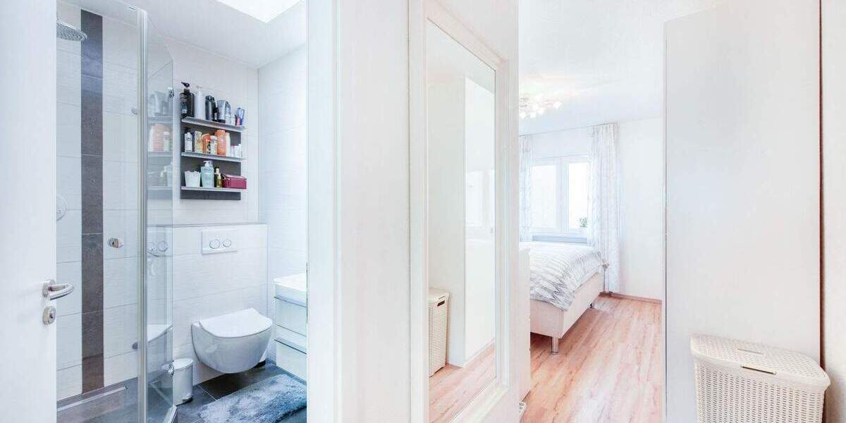 +++ 1-Fam.-RMH (WEG) - Garten, Terrasse, Balkon, Holzkamin - Galerie - inkl. EBK, Einzel-Garage & Kfz-Stellplatz +++ 4 zimmer