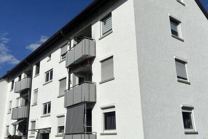 Helle 3-Zimmer-Wohnung mit Balkon und zusätzlichem Dachgeschosszimmer - zentral in Leonberg 3 zimmer