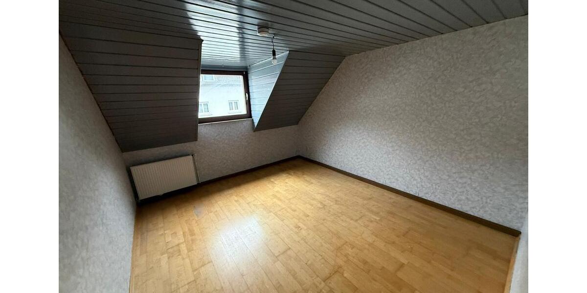 Schöne 3-Zimmer-DG-Wohnung mit EBK – zentral in Pforzheim 3 zimmer