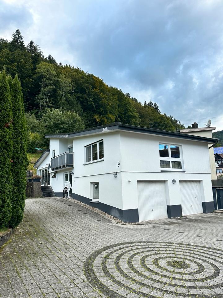 Freistehendes Einfamilienhaus mit EinliegerWohnung am Waldrand