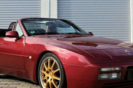 Porsche 944