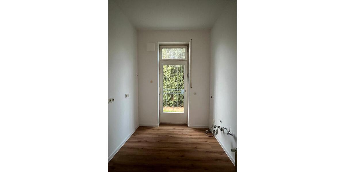 Renovierte helle 135 m² Wohnung mit Altbaucharme. 5 zimmer