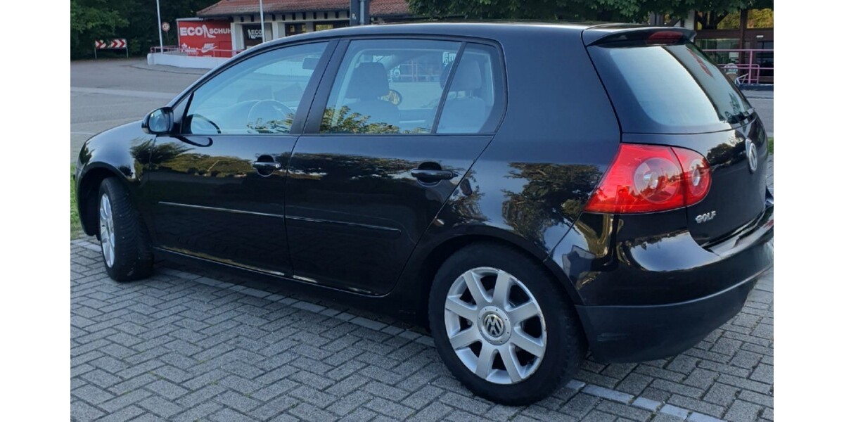VW Golf V 182.000 km 3.200 € Waldbronn 76337