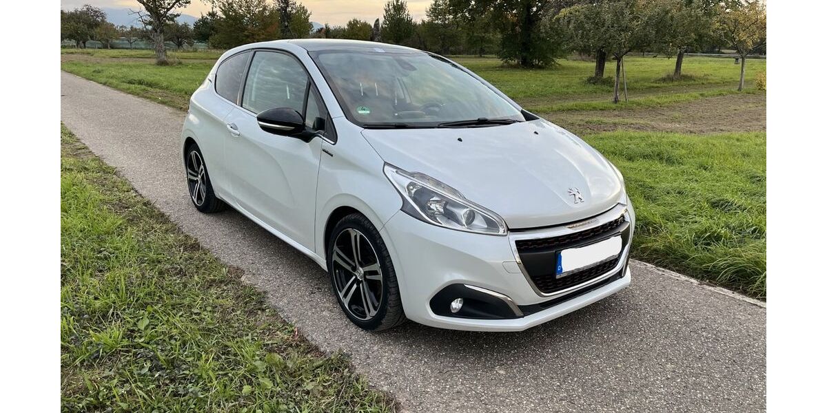 Peugeot 208 173.000 km 6.300 &euro; Gaggenau 76571
