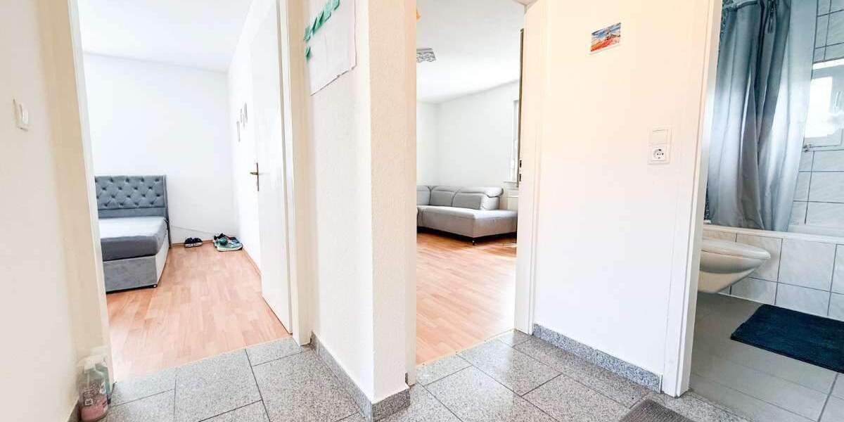 Modernisiertes 4-Familienhaus fußläufig zur S-Bahn 1 zimmer