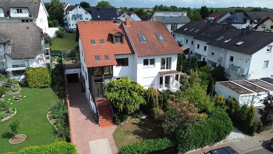 Helle Doppelhaushälfte mit Wintergarten und EinliegerWohnung