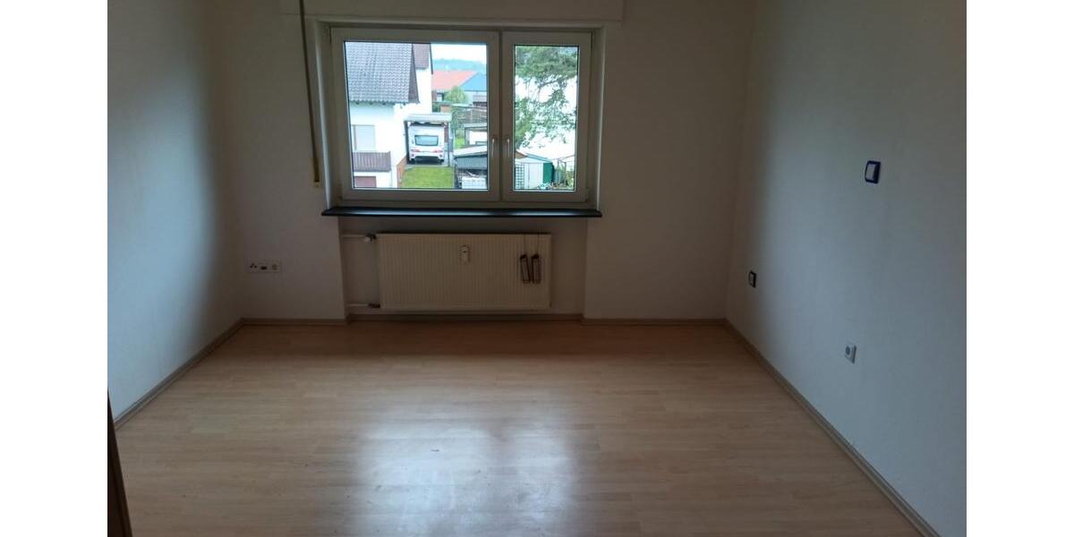 Etagenwohnung Illingen - 4 Zimmer, 90 m&sup2;, 1.400&euro; | Angebot:26338869