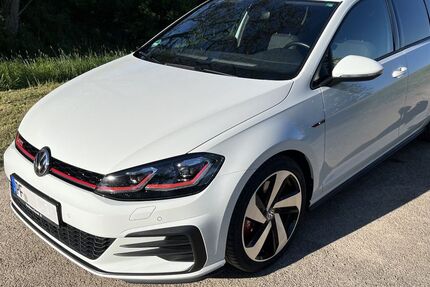 VW Golf 62.000 km 21.900 &euro; Maulbronn 75433
