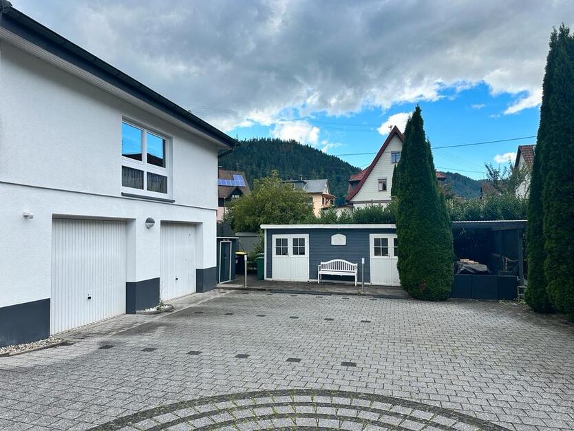 Freistehendes Einfamilienhaus mit EinliegerWohnung am Waldrand