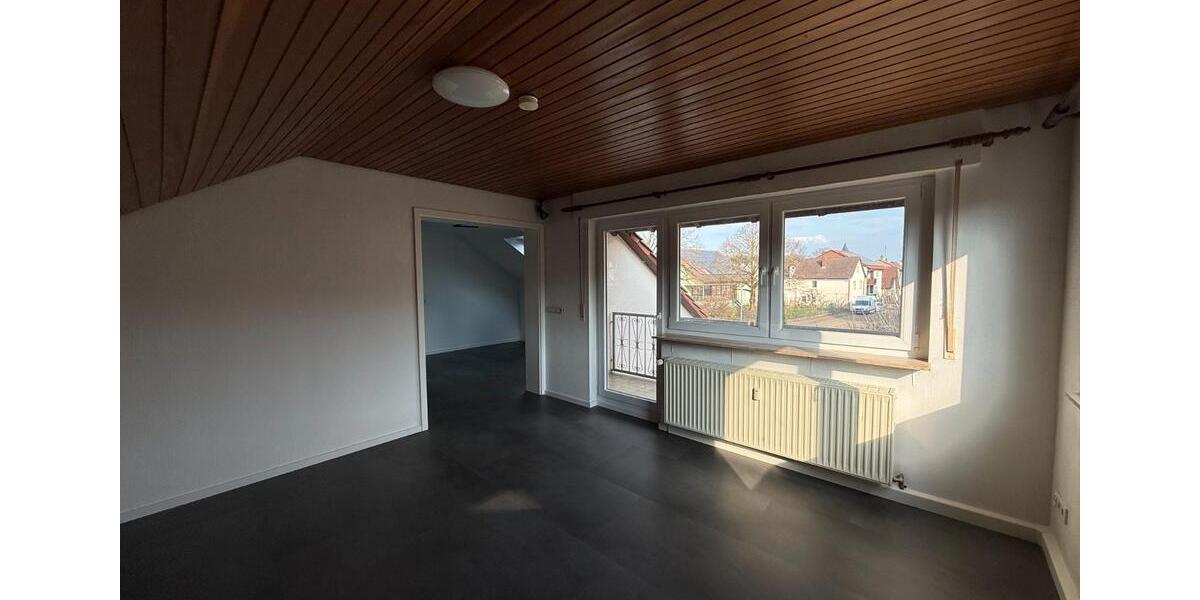 Dachgeschoßwohnung Walzbachtal - 2.5 Zimmer, 70 m&sup2;, 700&euro; | Angebot:26086197
