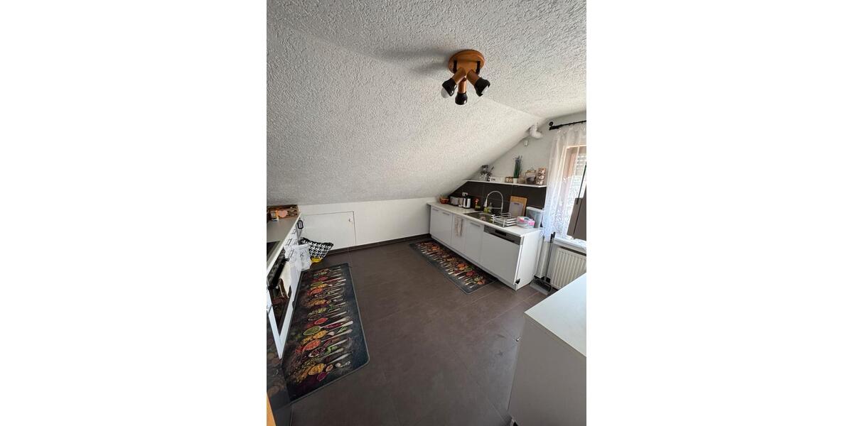 Dachgeschoßwohnung Kraichtal - 3 Zimmer, 65 m&sup2;, 670&euro; | Angebot:25638382