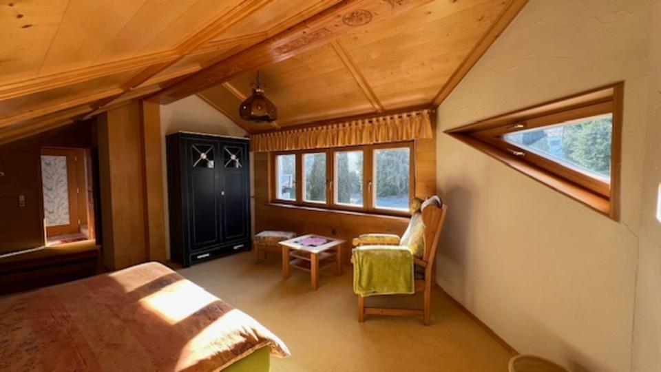 Möbl.2-Zi-Whg., 95 qm, Dachterrasse, Stellplatz, Pauschal 1.200 € zimmer