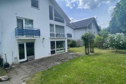 **5 Zimmer-Wohnung MIT GROSSER TERRASSE UND GARTENNUTZUNG - NUR 500 METER VOM STRAND ENTFERNT**