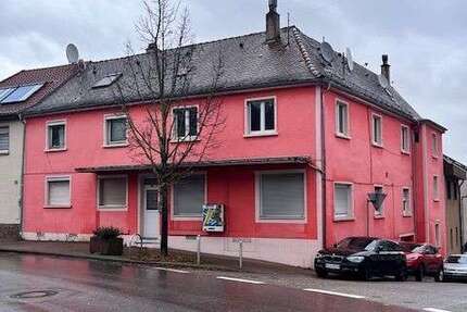 Haus zum Kaufen in Pfinztal-Berghausen 449.000 € 400 m² 18 zimmer