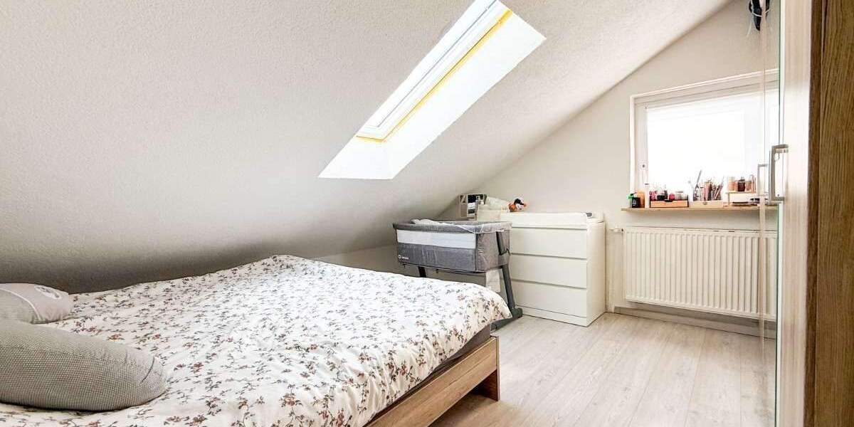 Modernisiertes 4-Familienhaus fußläufig zur S-Bahn 1 zimmer