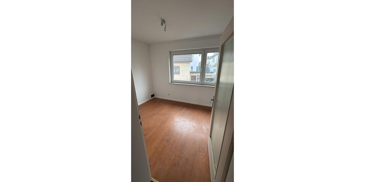 Etagenwohnung Sachsenheim - 3 Zimmer, 75 m&sup2;, 1.200&euro; | Angebot:25612985