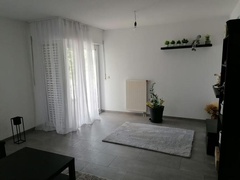 2 Zi-Wohn. (Erweiterung zur 3 Zi-Wohnung (100 qm) möglich)