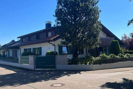 Haus zum Kaufen in Waldbronn 1.150.000 € 369 m² 7 zimmer