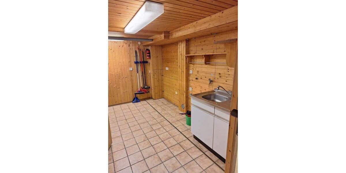 Reserviert! Sofort einziehen! Gepflegte, unterkellerte DHH in NeureutKirchfeld in ruhiger Lage, mit großem pflegeleichten Garten in Wald- u. Seenähe 4 zimmer