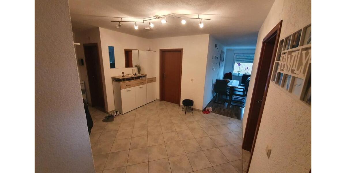 Etagenwohnung Mühlacker - 3 Zimmer, 90 m&sup2;, 1.060&euro; | Angebot:26395522