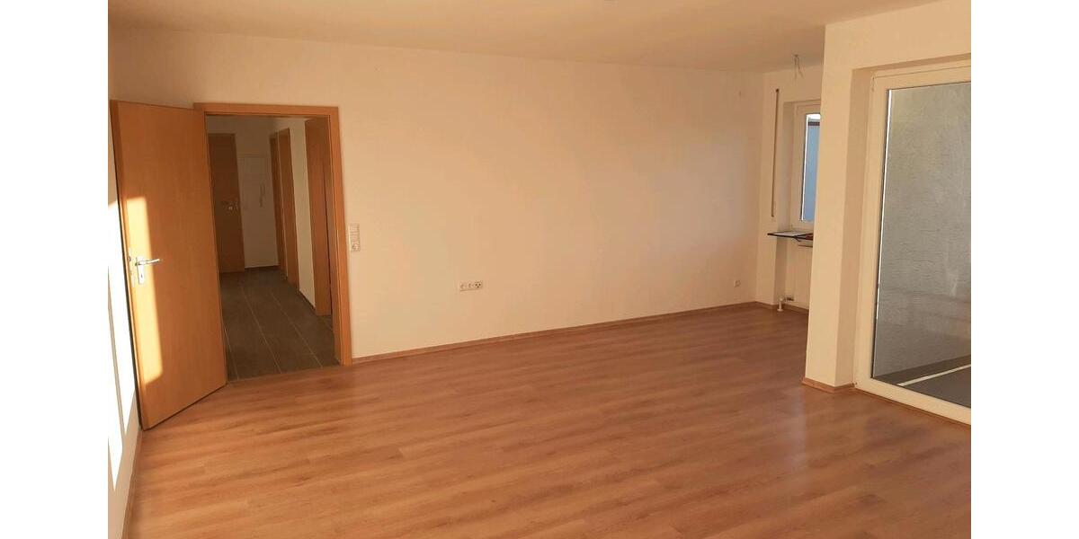 Etagenwohnung Sachsenheim - 4.5 Zimmer, 94 m&sup2;, 1.250&euro; | Angebot:25753183