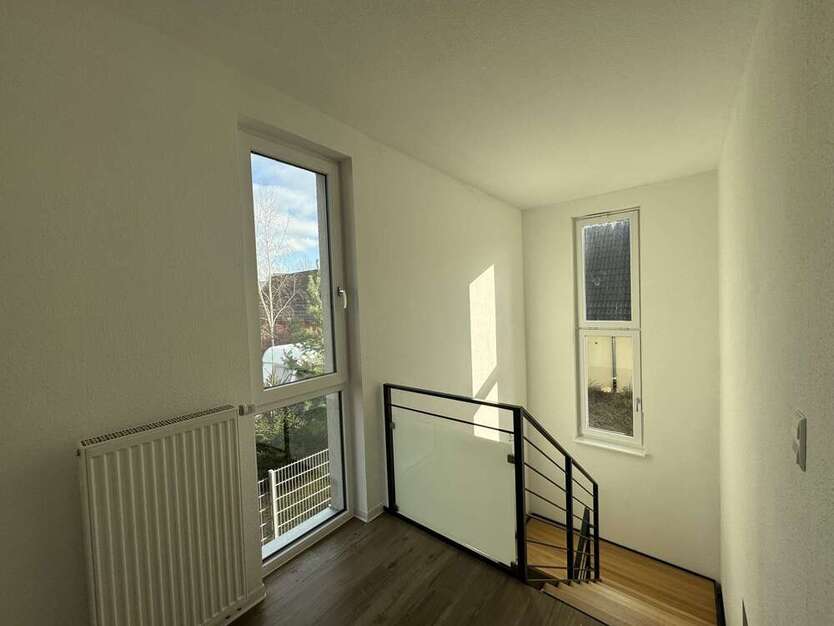Modernes Reihenendhaus mit Wohn- und Gewerbeanteil + Garten, Garage & 3 Stellplätzen in Rheinstetten