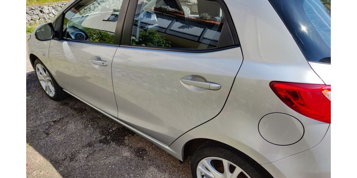 Mazda 2 203.350 km 2.400 &euro; Pforzheim 75177