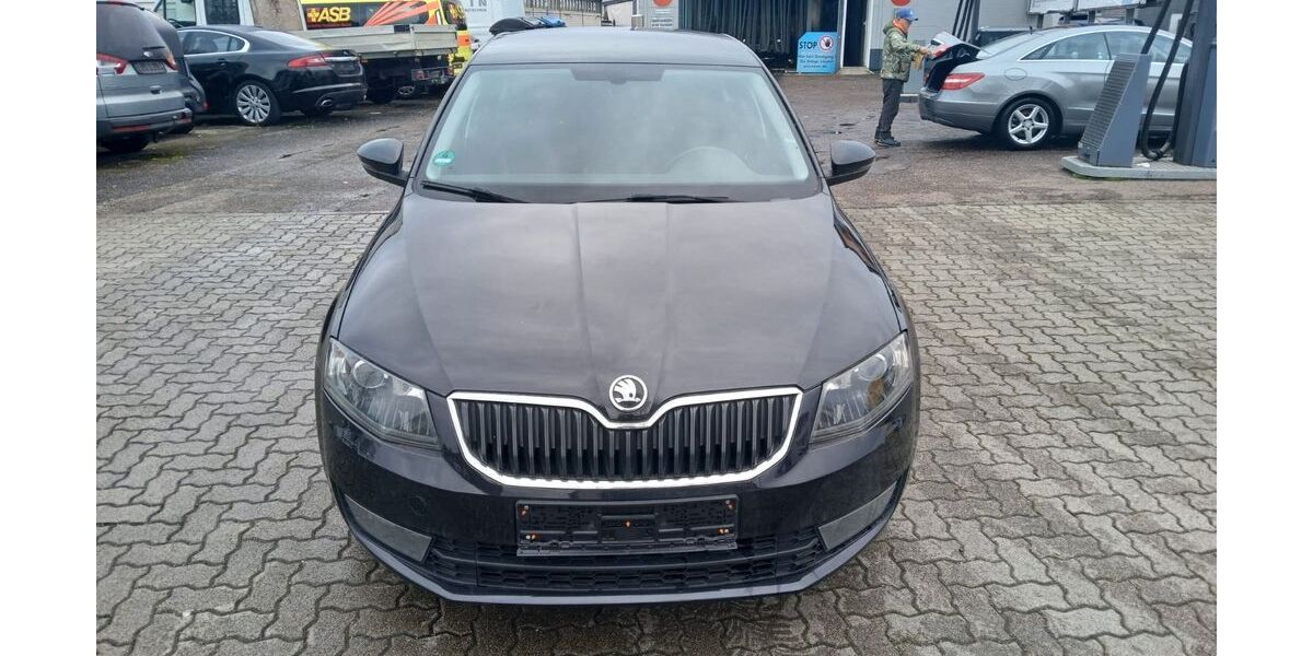 Skoda Octavia 218.000 km 8.900 &euro; Karlsruhe 76185