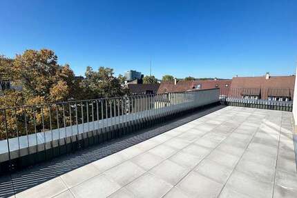 Wohnung zum Mieten in Stuttgart 2.090 € 110 m² 3 zimmer