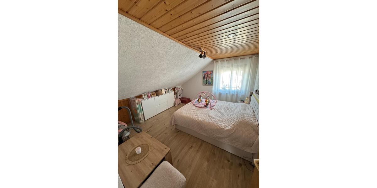 Dachgeschoßwohnung Kraichtal - 3 Zimmer, 65 m&sup2;, 650&euro; | Angebot:26101679