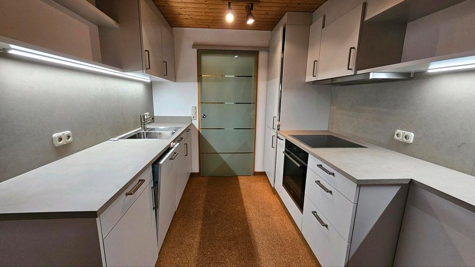 3 Zimmer DG-Wohnung mit EBK & Balkon 3 zimmer