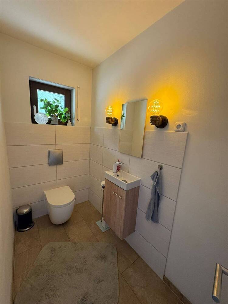 Vielseitiges Einfamilienhaus in idyllischer Lage - perfekt für Familien oder mehrere Generationen