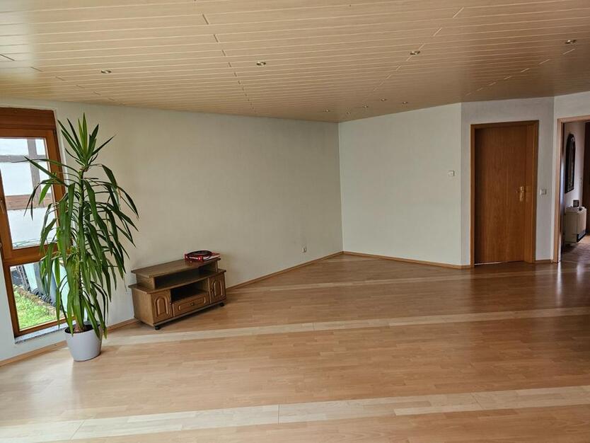1 Famielenhaus mit großer Garage