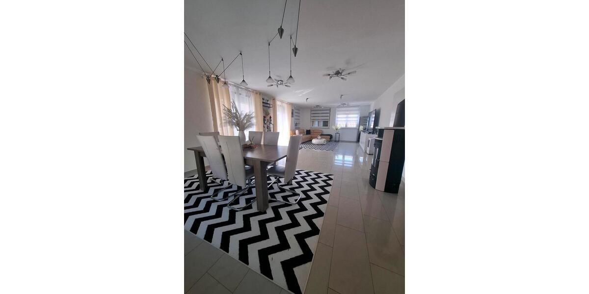 Etagenwohnung Mühlacker - 4 Zimmer, 135 m&sup2;, 1.700&euro; | Angebot:26683048
