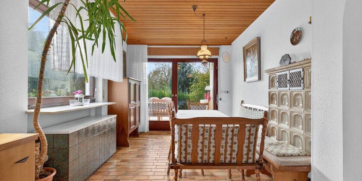 Charmantes Zweifamilienhaus mit Garten, Doppelgarage und vielen Möglichkeiten in Königsbach-Stein 9 zimmer