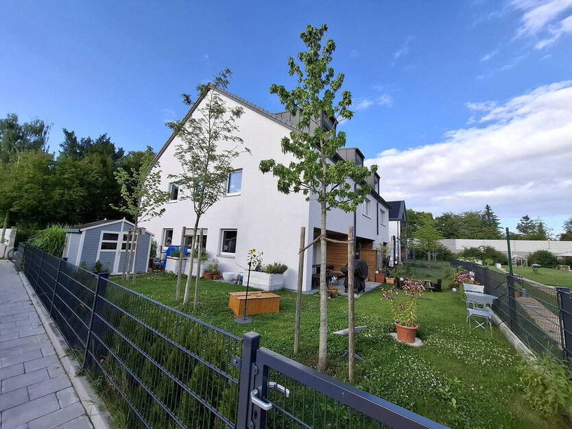 Für Familien - Modernes, sonniges KfW40-REH mit Süd-Garten in gesunder Massivholzbauweise