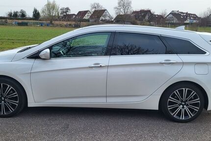 Hyundai i40 124.500 km 11.500 € Karlsruhe 76228