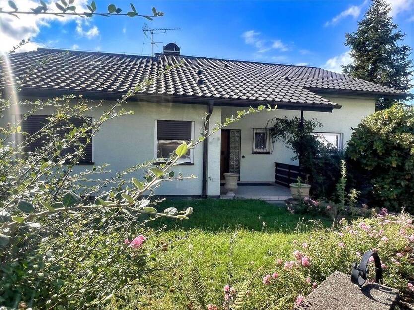 Großzügiges Einfamilienhaus mit Potenzial in ruhiger Lage