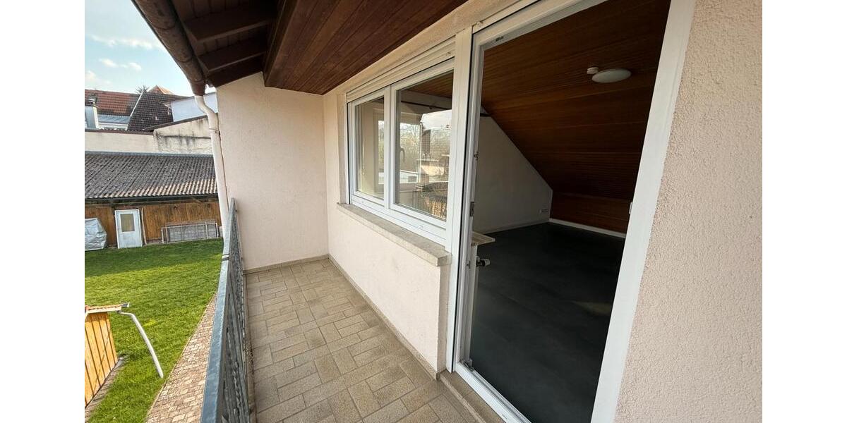 Dachgeschoßwohnung Walzbachtal - 2.5 Zimmer, 70 m&sup2;, 700&euro; | Angebot:26086197