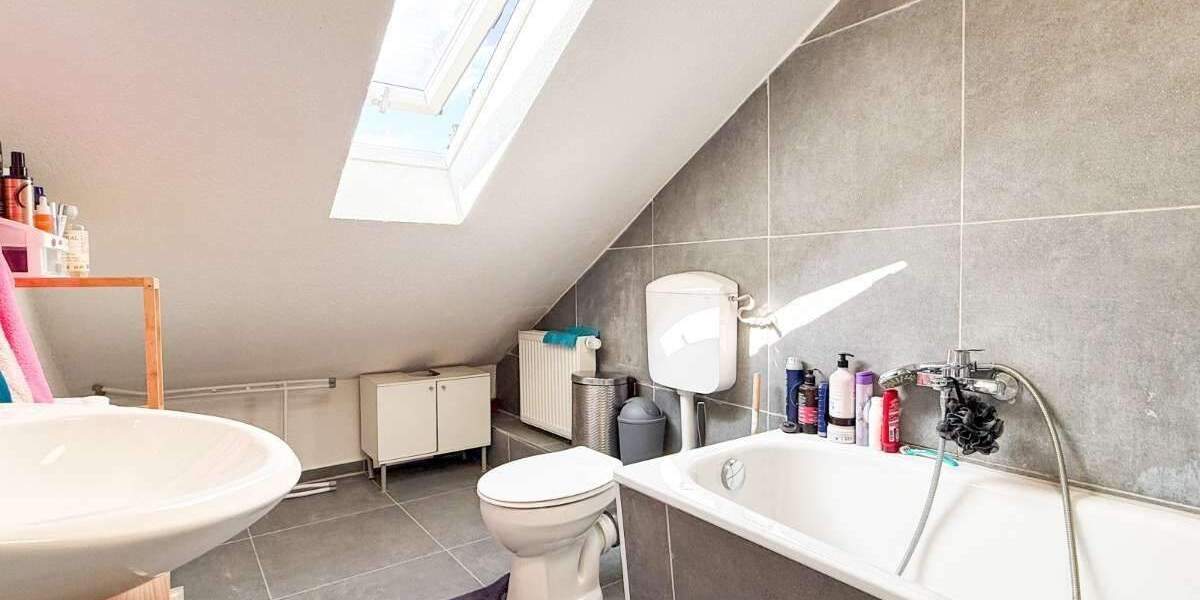 Modernisiertes 4-Familienhaus fußläufig zur S-Bahn 1 zimmer