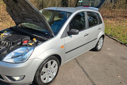 Ford Fiesta 82.640 km 5.980 &euro; Sindelfingen 71067