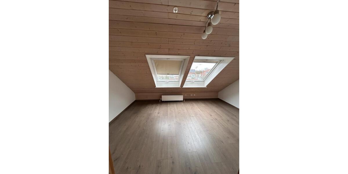 Reihenhaus Ditzingen - 5.5 Zimmer, 120 m&sup2;, 1.800&euro; | Angebot:25646253