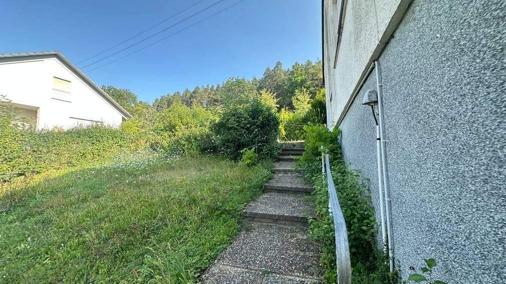 Mehrfamilienhaus, Wohnhaus Ostelsheim - 9 Zimmer, 210 m&sup2;, 750.000&euro; | Angebot:25737007