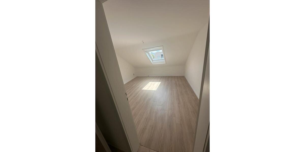 Dachgeschoßwohnung Leonberg - 2 Zimmer, 65 m&sup2;, 800&euro; | Angebot:26673967